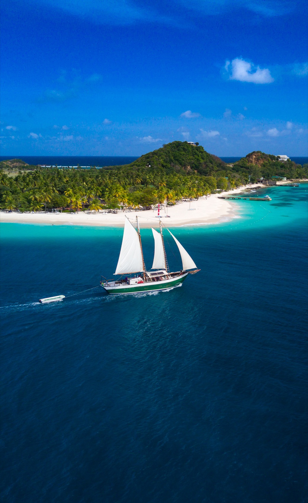 Palm Island beach and turquoise water near Union Island